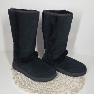 NEW UGG Sunburst Tall Black Sheepskin Shearling Leather Women US 6 Sherpa VIBRAM